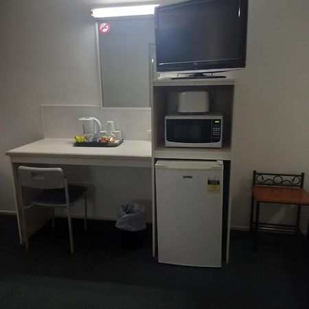 Centrepoint Motor Inn Рокхемптън Екстериор снимка