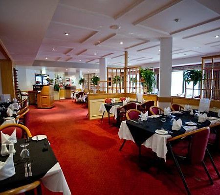 Centrepoint Motor Inn Рокхемптън Екстериор снимка
